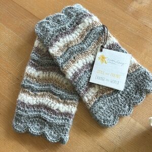 Noonday fingerless crocheted gloves. NWT